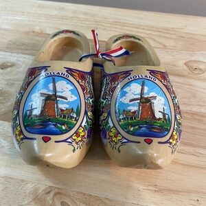 Vintage Holland Wooden Clogs Souvenir Hand Painted Windmill Scene 6”